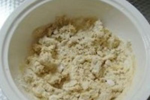 杂粮蜜豆窝窝头的做法图解2