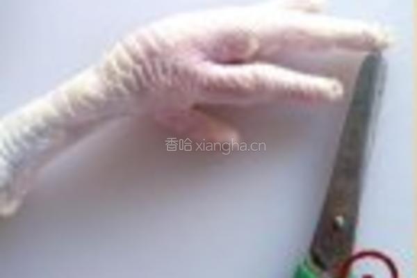 花生眉豆煲鸡脚的做法图解2