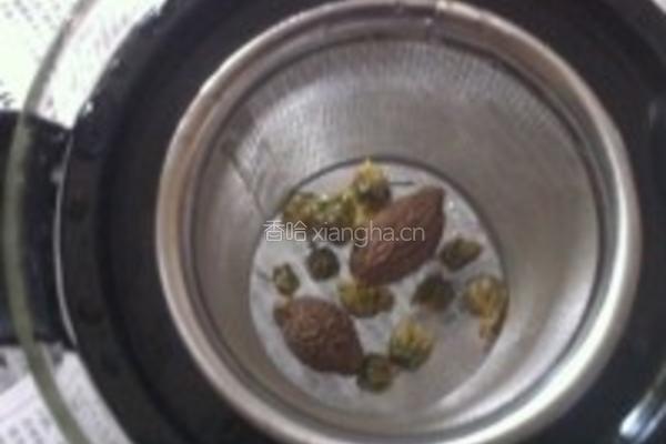 胖大海菊花茶的做法图解2