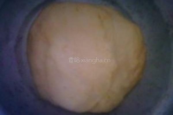 白蘑菇香肠披萨的做法图解1
