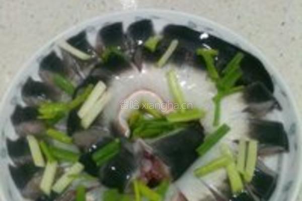 葱香酸梅蒸河鳗的做法图解3