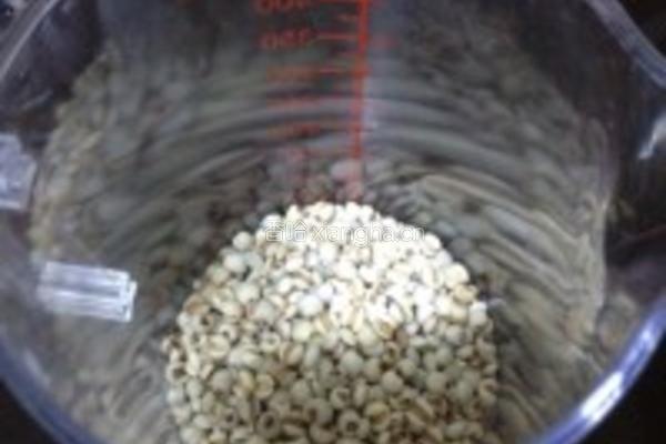 椰浆薏仁紫米露的做法图解2