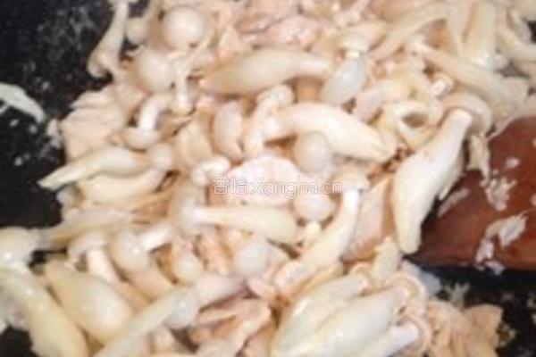 鸡肉炒腿菇的做法图解3