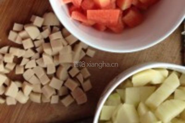 土豆萝卜焖饭的做法图解1
