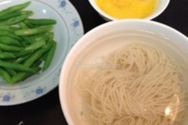 鸡蛋炒挂面的做法图解2