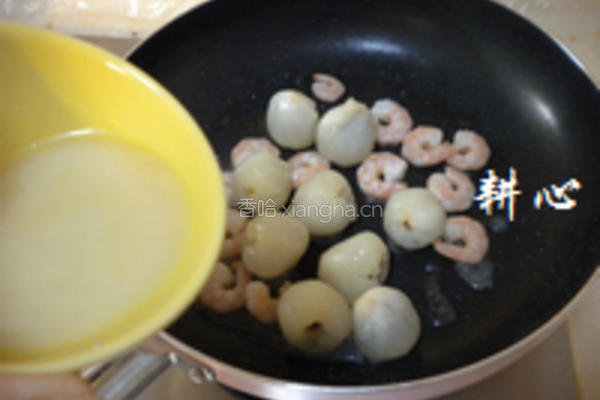 荔枝烩虾仁的做法图解8