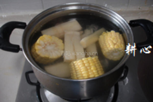 甘蔗粟米煲鸡汤的做法图解4