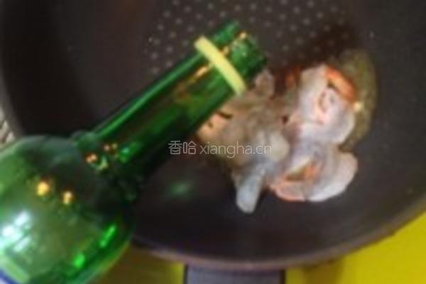 酒烹虾配龙利鱼黄油杂菜土豆泥的做法图解9