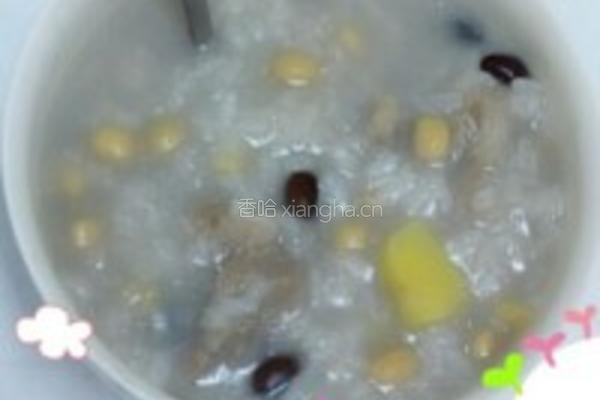 黄豆黑豆龙骨粥的做法图解1