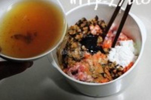 冬菇胡萝卜肉馅包子的做法图解3