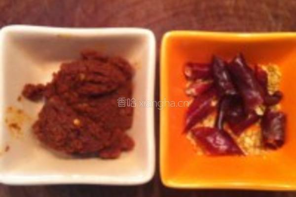 滇式牛肝菌黄焖鸡的做法图解2