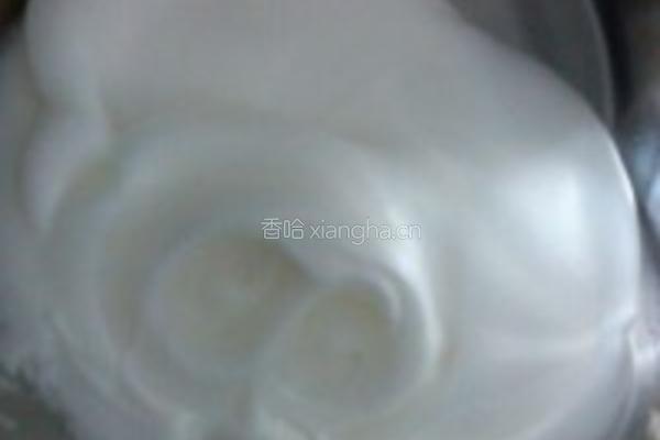 DIY戚风蛋糕的做法图解1