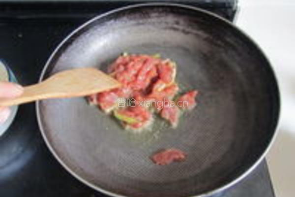 肉丝炒黄秋葵的做法图解4