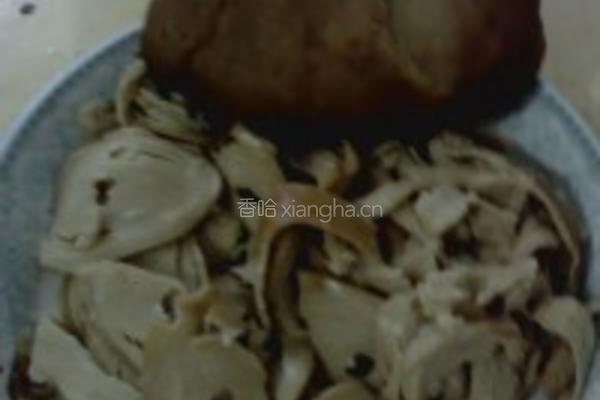 面筋炒木耳的做法图解1