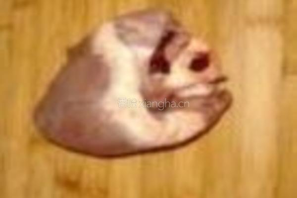炝拌猪心的做法图解1