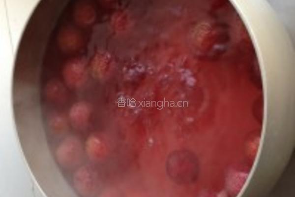 冰糖杨梅饮的做法图解2