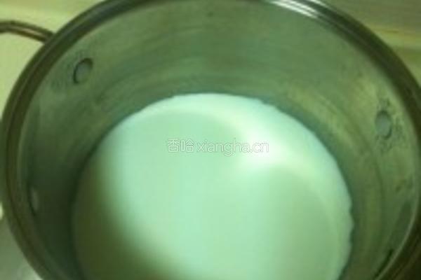 奶香玫瑰红茶的做法图解1