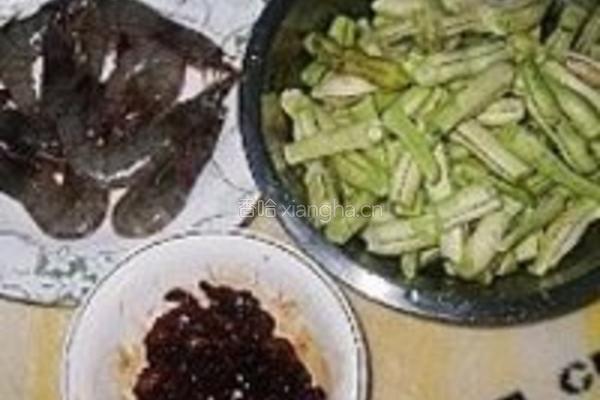 扁豆炒虾的做法图解1