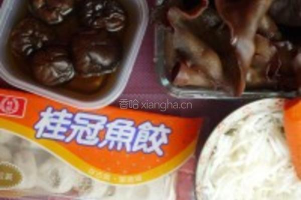 鱼饺羹汤佐香菜的做法图解1