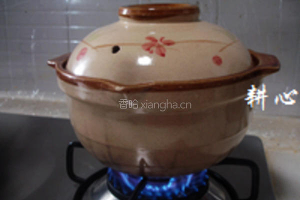 茼蒿鲫鱼汤的做法图解10