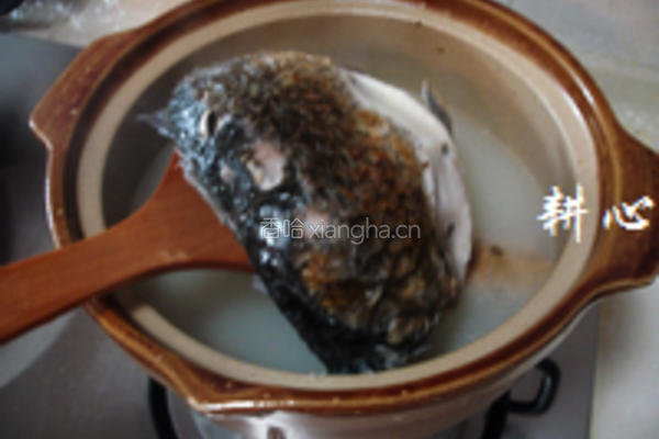 茼蒿鲫鱼汤的做法图解12