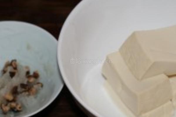 福禄盈馀之双冬酿豆腐的做法图解1