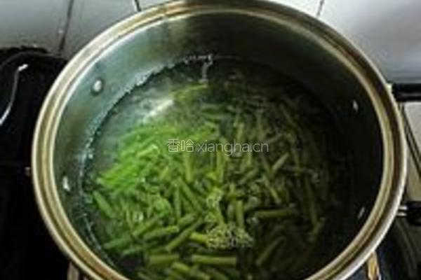 蒜薹炒鸭肫的做法图解2