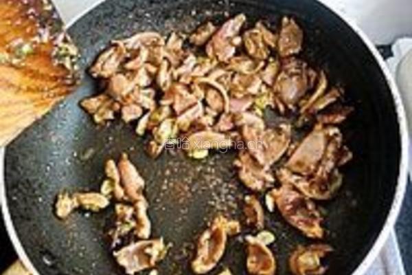 蒜薹炒鸭肫的做法图解5