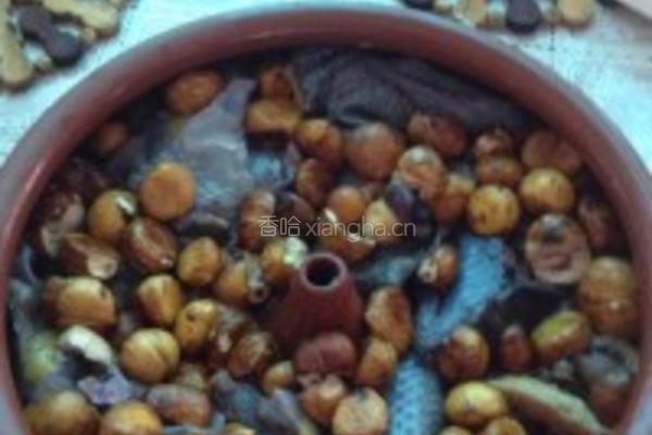 板栗汽锅鸡的做法图解2