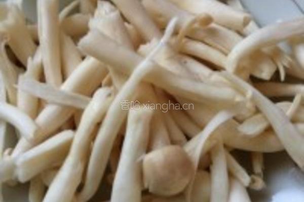 鲜菇鱼汤的做法图解1
