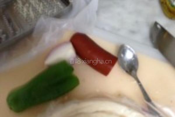 香肠披萨的做法图解2