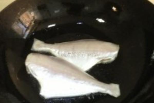 酱烧剥皮鱼的做法图解3