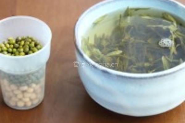 黄绿豆绿茶豆浆的做法图解1