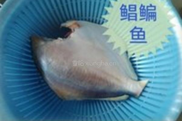 腊肉红烧鲳鳊鱼的做法图解1