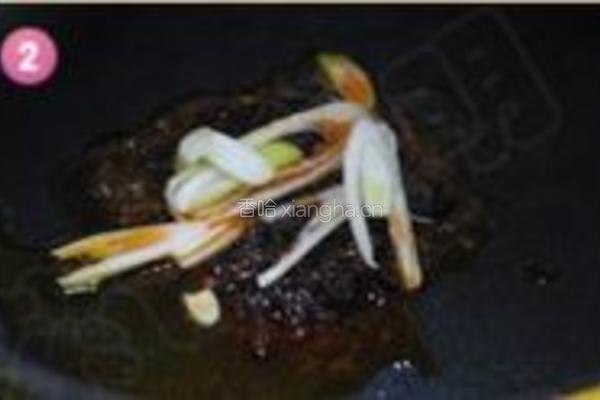 香辣酱肉荞麦面的做法图解2