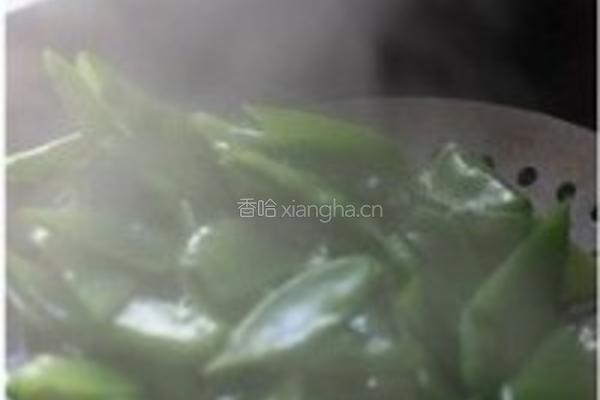 橄菜四季豆炒年糕的做法图解3