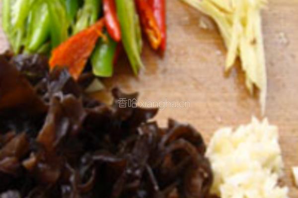双椒牛蹄筋的做法图解3