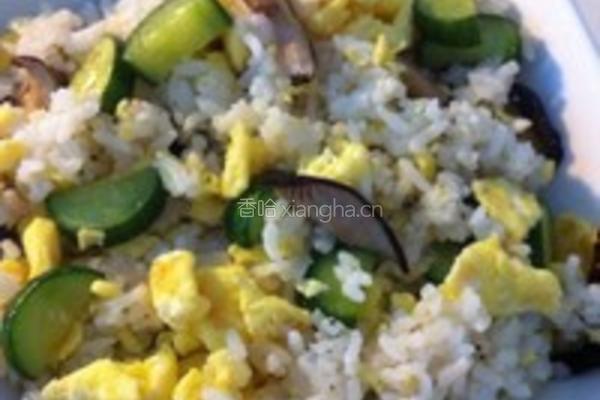 香菇蔬菜豆干炒饭的做法图解1