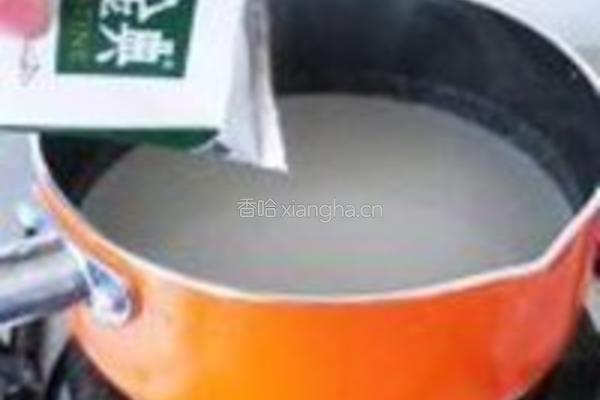 茯苓杏仁奶茶的做法图解3