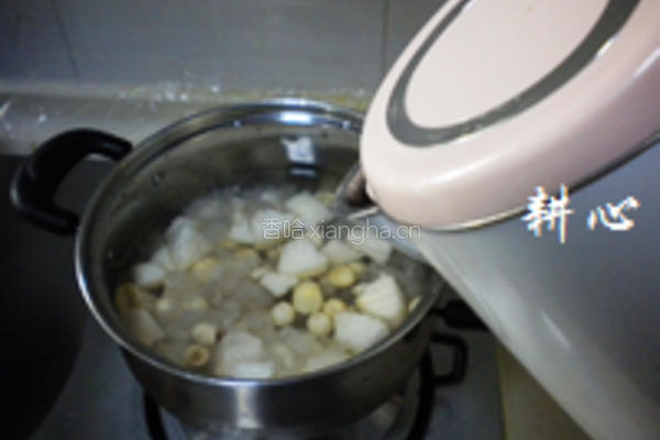 蛤油莲子梨子糖水的做法图解4