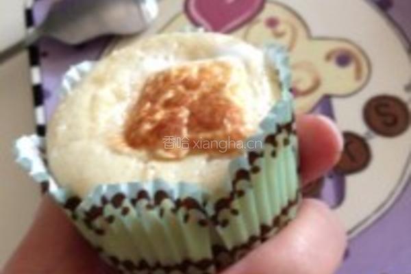 椰子烤棉花糖夹心cupcake的做法图解3
