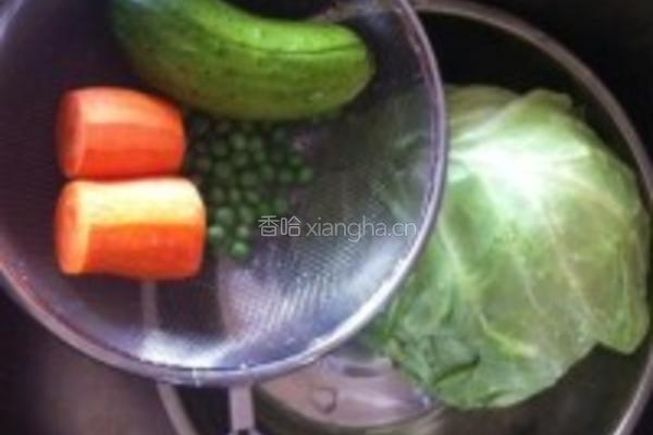 蔬菜汇炒饭的做法图解1