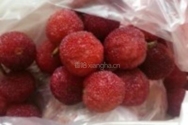 桃胶银耳戏杨梅的做法图解3