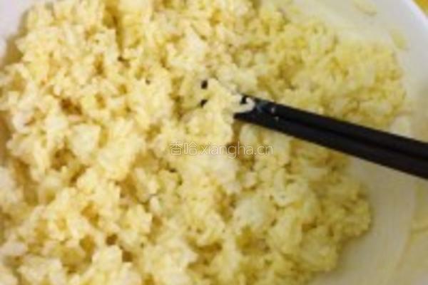 黄金肉松炒饭的做法图解1