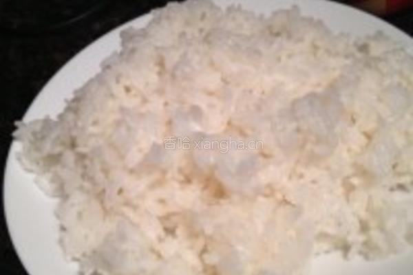 虾仁桂花炒饭的做法图解1