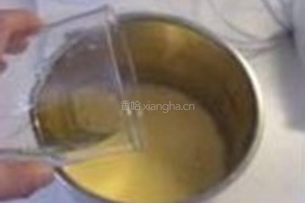 淋酱巧克力树莓蛋糕卷的做法图解2