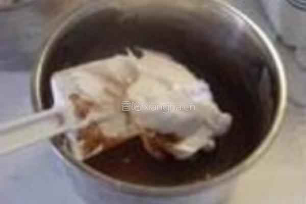 淋酱巧克力树莓蛋糕卷的做法图解8
