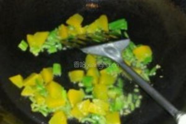 南瓜牛肉咖喱炒饭的做法图解4