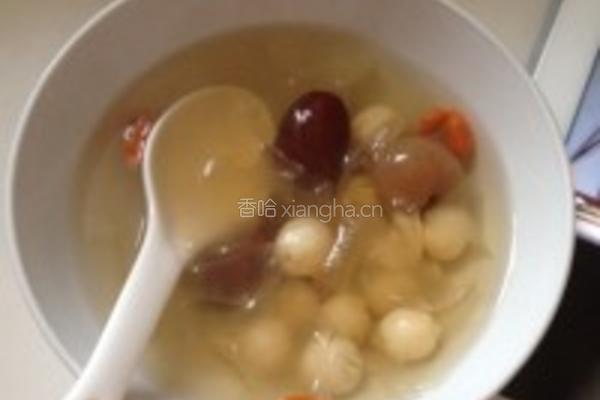 桂圆莲子红枣炖银耳的做法图解6