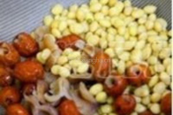 红枣桂圆豆浆的做法图解1